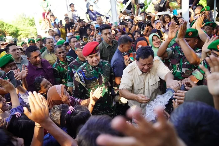 Menteri Pertahanan Prabowo Subianto meresmikan 11 titik sumber mata air yang tersebar di Sumbawa. (Dok. Tim Media Prabowo Subianto)  
